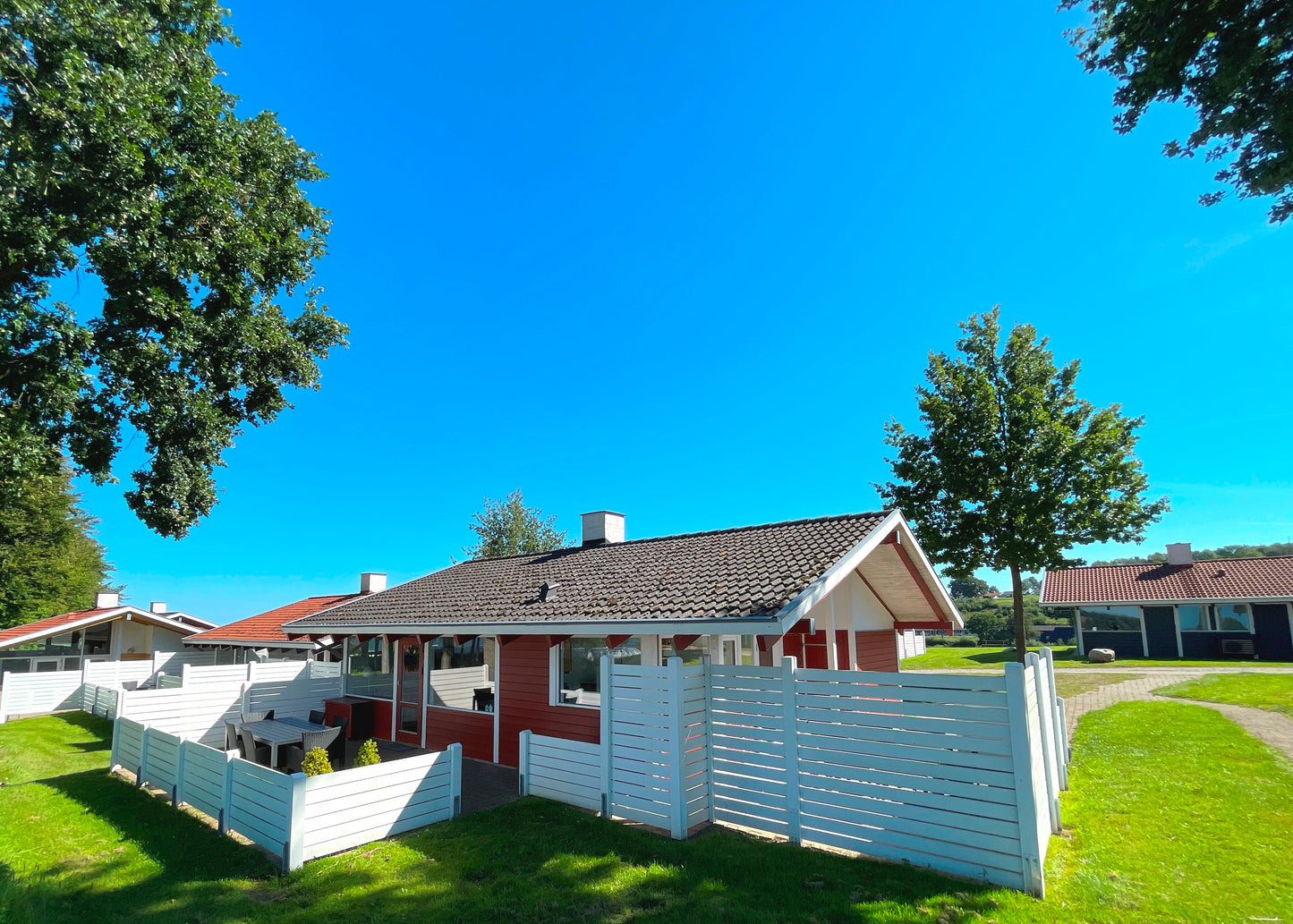 Ferienhaus 23 (SOL-13) – Meerblick &amp; familienfreundliches Ferienhaus im Løjt Ferienzentrum